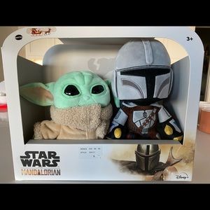 Star Wars the Mandalorian The Child & Mandalorian Plush Set